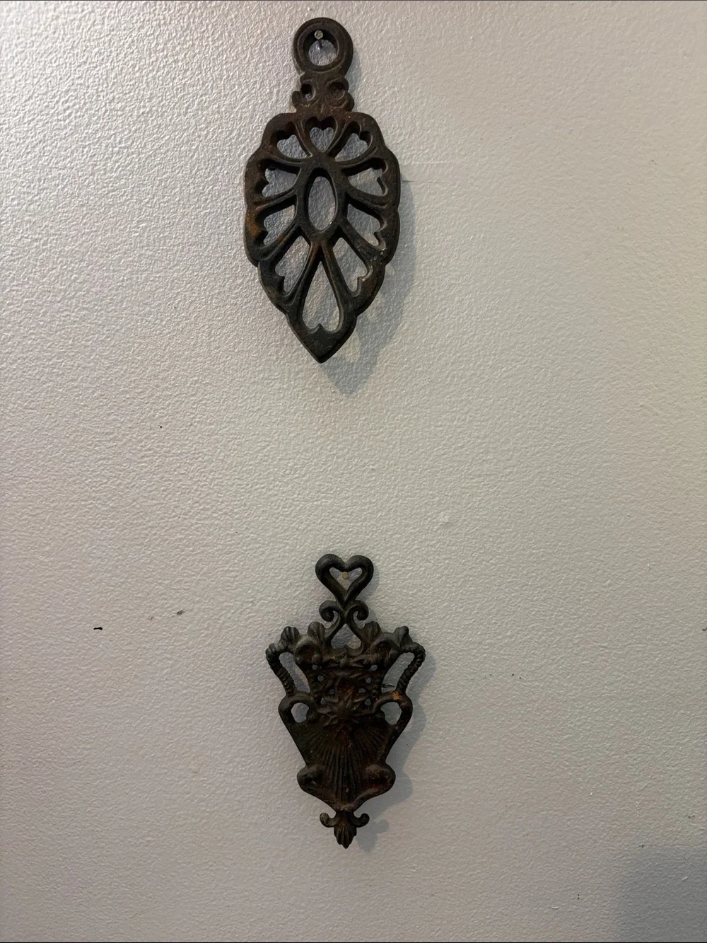 Rustic Cast Iron Trivet Set - Wilton